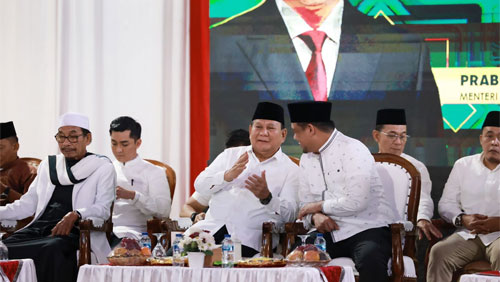 Prabowo Subianto menghadiri acara zikir dan doa di Medan bersama Walikota Medan Bobby Nasution untuk memperingati awal tahun 2023 yang digelar di Lapangan Benteng, Medan