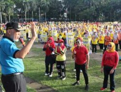 Ribuan Warga Padang Ikuti Senam Massal Kormi Bersama Gubernur