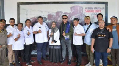 Hijrah Fest Sumbar 2023, Rombongan Artis Ibukota Antusias Naik Kereta Api Mak Itam