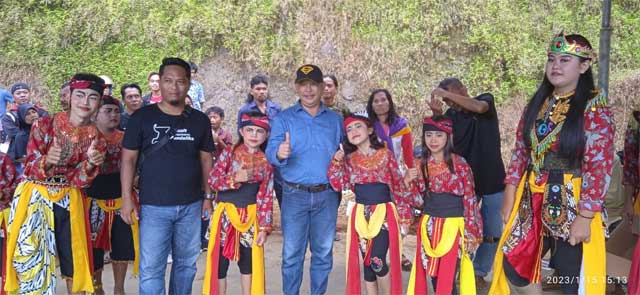 Sulistiyo Widodo Serahkan Tali Asih di Pentas Kesenian Kuda Lumping Wahyu Langen Budoyo