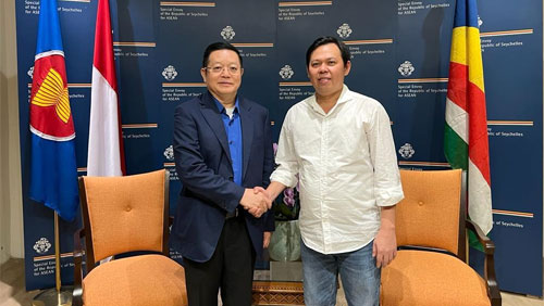 Wakil Ketua Dewan Perwakilan Daerah (DPD) Sultan B Najamudin bersama Sekretaris Jenderal ASEAN yang baru, Kao Kim Hourn