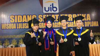 Universitas International Batam Wisuda 912 Mahasiswa