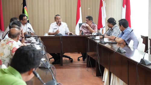 Wagub Audy Terima Audiensi PWI Sumbar, Ini yang Dibahas 1 Suasana audiensi Wagub Audy Joinaldy dengan Pengurus PWI Sumbar