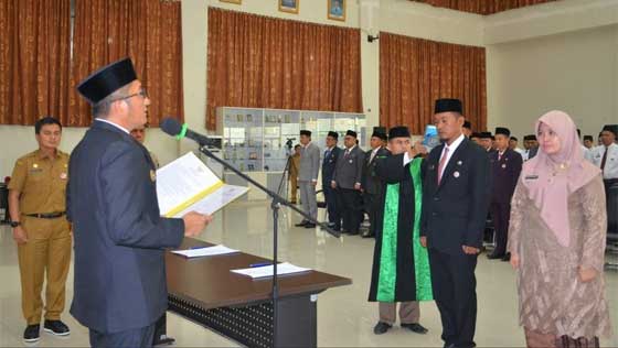 Hendri Septa Lantik 122 Pejabat Eselon III dan IV