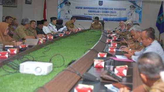 Deri Asta Pimpin Rakor dengan jajaran pemerintahan