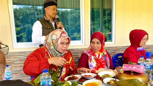 Wisatawan dari Malaysia dijamu