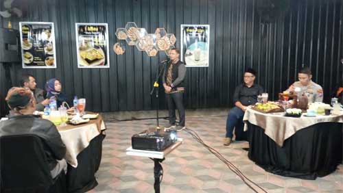 Pj. Walikota Batu, Aries Agung Paeway saat berikan sambutan di "Cangkrukan Ngopi Bareng" APEL se-Kota Batu
