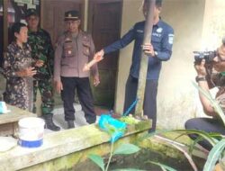 Penemuan bayi berjenis laki-laki di teras rumah warga Dukuh Brondong Lor, RT 001 RW 003 Desa Banjarejo, Kecamatan Puring, Puring Kebumen, Jawa Tengah