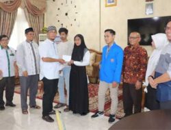 Baznas Serahkan Bantuan Rp 1 Juta untuk 35 Mahasiswa Payakumbuh Barat