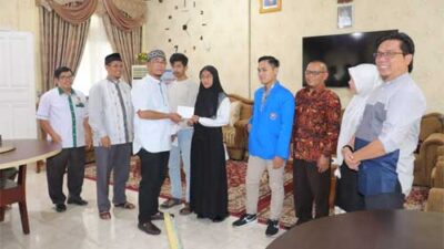 Baznas Serahkan Bantuan Rp 1 Juta untuk 35 Mahasiswa Payakumbuh Barat