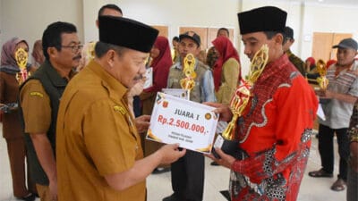 Bupati Agam Serahkan Hadiah Lomba Kelembagaan dan Ketenagaan Tani, Ini Detailnya