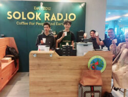 Bupati Epyardi Asda Mampir di Stand Kopi Solok Radjo Bandara Internasional Minangkabau