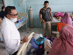 Bupati Tanah Datar Motivasi Pasien RSUD M Ali Hanafiah