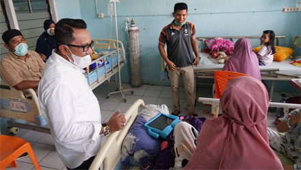 Bupati Tanah Datar, Eka Putra motivasi pasien RSUD M. Ali Hanafiah