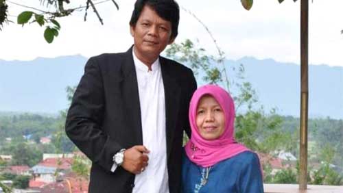Camat Padang Sago, Zarmiati bersama suami