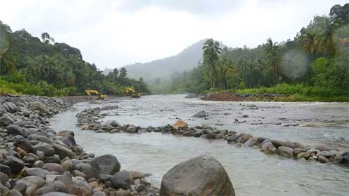 Dinas PUPR Padang Kerahkan Alat Berat Normalisasi Sungai Batu Busuk