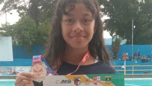 Murid SDN 63 Surabayo Agam Raih Medali Perak Minangkabau Open Swimming Championship 1 Murid Sekolah Dasar Negeri (SDN) 63 Surabayo, Elysia Khansa Anjani, murid kelas 4 sukses meraih medali perak perlombaan renang Minangkabau Open Swimming Championship