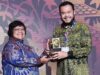 Wali Kota, H. Fadly Amran, BBA Datuak Paduko Malano terima penghargaan Piala Adipura kategori Kota Kecil yang diraih Pemerintah Kota Padang Panjang, diserahkan Menteri Lingkungan Hidup dan Kehutanan (LHK), Prof. Dr. Ir. Siti Nurbaya Bakar, M.Sc di Auditorium Dr. Soedjarwo, Gedung Manggala Wanabakti Jalan Gatot Subroto Jakarta Pusat