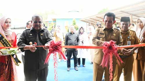 Peresmian Laboratorium Kimia di SMA Negeri 4 Karimun oleh Gubernur Ansar