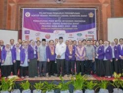 Gubernur Mahyeldi Lantik Pengurus PDHI Sumbar