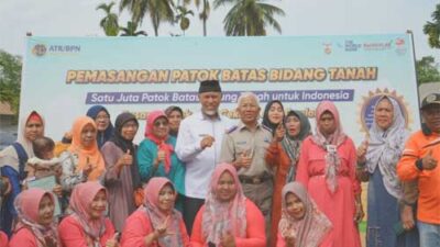 Gubernur Sumatera Barat, Mahyeldi turut hadir dan membuka acara pemasangan satu juta patok batas secara resmi di Kelurahan Batu Gadang