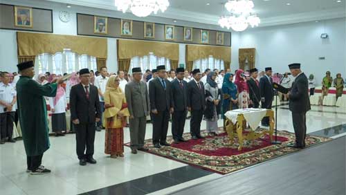 Gubernur Mahyeldi Ansharullah lantik 11 pejabat eselon 2 di lingkungan Pemerintah Provinsi Sumatera Barat (Sumbar), pelantikan tersebut dilangsungkan di Auditorium Gubernuran