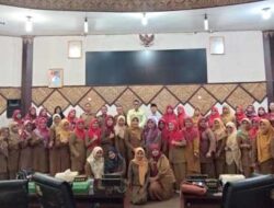 Guru MGMP PPKn se-Kota Padang Studi Lapangan ke DPRD Padang