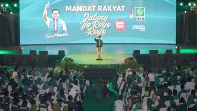 Gus Muhaimin Sholawat Bersama Ribuan Azzahirmania di Demak