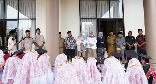 Wakil Ketua DPRD Wulan Denura Sambut Hangat Pawai Taaruf Khatam Alquran Bulakan Balai Kandi 1 Wakil Ketua DPRD Wulan Denura Sambut Hangat Pawai Taaruf Khatam Alquran Bulakan Balai Kandi