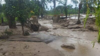 Kampung Tabek di Malampah Diterjang Banjir Bandang, 3 Rumah Hanyut, 2 Jembatan Putus
