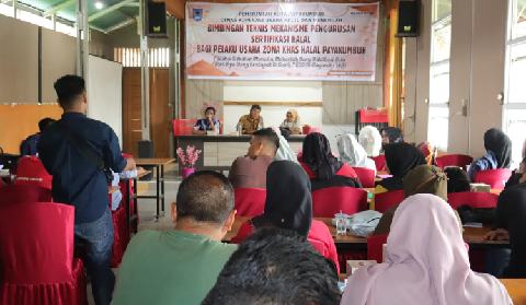 Dinas Koperasi dan UKM menggelar bimbingan teknis mekanisme pengurusan sertifikasi halal bagi Pelaku Usaha Zona Khas Halal Payakumbuh selama dua hari di Bakinco Resto