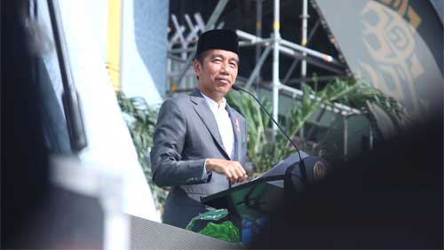 Presiden Jokowi sampaikan sambutan pada Puncak Resepsi Satu Abad NU di GOR Delta Sidoarjo, Jawa Timur