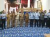 Kepala Kantor Wilayah Kementerian Hukum dan HAM Provinsi Sumatera Barat foto bersama usai Lakukan Penandatanganan Perjanjian Kerja Sama (PKS) dengan Bupati Tanah Datar