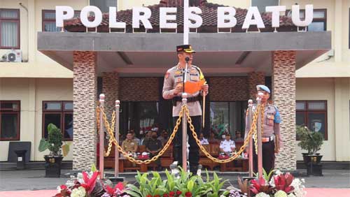 Kapolres Batu, AKBP Oskar Syamsuddin Pimpin Apel Gelar Pasukan Operasi Keselamatan Semeru 2023