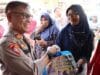 Kapolres Kota Pariaman, Abd. Aziz berikan bantuan sembako kepada masyarakat