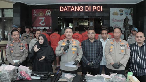 Kapolresta Malang Kota, Kombes Pol. Budi Hermanto, S.I.K., M.Si saat konferensi pers kepada media