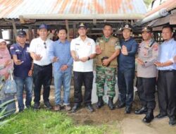 Penjabat Wali Kota Payakumbuh Rida Ananda pada acara Kick Off Pengendalian dan Penanggulangan PMK Tahun 2023 di Kelompok Tani Kociak, Kelurahan Tigo Koto Dibaruah, Kecamatan Payakumbuh Utara