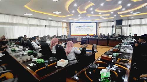 Komisi I DPRD Sumbar Bahas Ranperda Tanah Ulayat Bersama MUI dan LKAAM 1 Komisi I DPRD Sumatra Barat menggelar Rapat Dengar Pendapat (RDP) dalam membahas Rancangan Peraturan Daerah (Ranperda) tentang Tanah Ulayat bersama MUI dan Lembaga Kerapatan Adat Alam Minangkabau (LKAAM) Sumbar, Rabu 22 Februari 2023