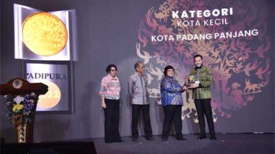 Kota Padang Padang Raih Penghargaan Piala Adipura ke 15 b