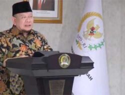 Rakyat Tak Bisa Berbuat Apa-apa Melihat Paradoksal Bangsa
