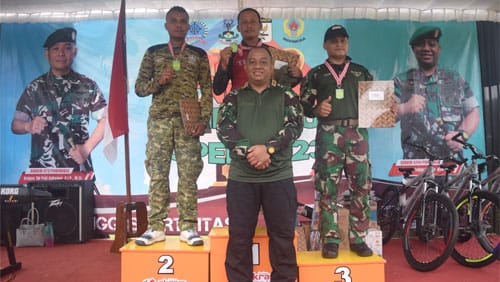 Komandan Kodim 0708 Purworejo, Letkol Infanteri Yohanes Heru Wibowo tutup Lomba menembak Dandim Open Cup 2023 di lapangan tembak Rindam IV Diponegoro Desa Besole, Kecamatan Bayan, Kabupaten Purworejo, Jawa Tengah