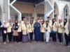 Mahasiswa KKN UNP foto bersama usai Acara Perpisahan dengan Masyarakat Kampung Baru Pariaman