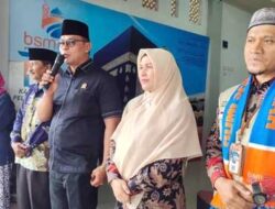 Ketua DPRD Padang Panjang Lepas 53 Jemaah Umrah BSM