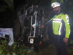 Sebuah mobil L300 masuk jurang di tanjakan Tutugan, Desa Jintung, Kecamatan Ayah Kabupaten Kebumen, Jawa Tengah