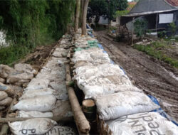 Pln Kirim Ribuan Sak Faba Untuk Perbaikan Tanggul Banjir Semarang