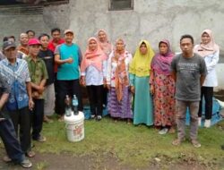 Peserta Pelatihan Pembuatan Pupuk Organik Oleh Kelompok Tani Sido Makmur Desa Pogungkalangan, Kecamatan Bayan, Kabupaten Purworejo, Jawa Tengah