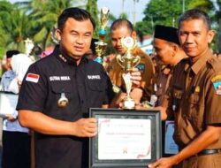 Pemenang Lomba Pawai dan Karnaval HUT Dharmasraya ke-19 Terima Tropi Penghargaan