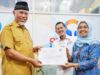 Gubernur Mahyeldi Ansharullah menerima penghargaan dari Ombudsman Republik Indonesia (Ombudsman RI) atas penilaian terhadap kepatuhan penyelenggaraan pelayanan publik tahun 2022, Pemerintah Provinsi Sumatera Barat (Pemprov. Sumbar) dinilai telah mencapai kategori berkualitas tinggi (zona hijau)