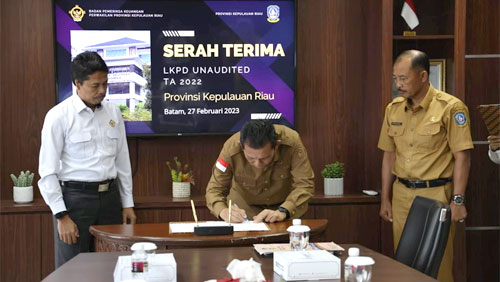 LKPD Unaudited Pemprov Kepri 2022 Diserahkan ke BPK 1 Penandatanganan LKPD Pemprov Kepri TA 2022
