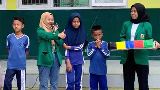 Sekelumit Kisah Mahasiswa KKN PPM Unand “Maggot Maggot Yes” di Nagari Palaluar Sijunjung 1 Mahasiswa KK Unand di Nagari Palaluar perkenalkan hukum sejak dini Mahasiswa KK Unand di Nagari Palaluar, Kecamatan Koto VII, Kabupaten Sijunjung perkenalkan hukum sejak dini kepada murid SD